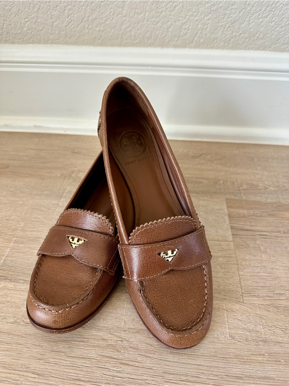 Tory Burch Brown Leather Penny Loafers with Gold Logo - Size 6.5